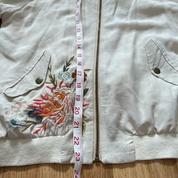 Johnny was cream bomber jacket embroidered with peacocks 100% silk size small - Picture 9 of 11
